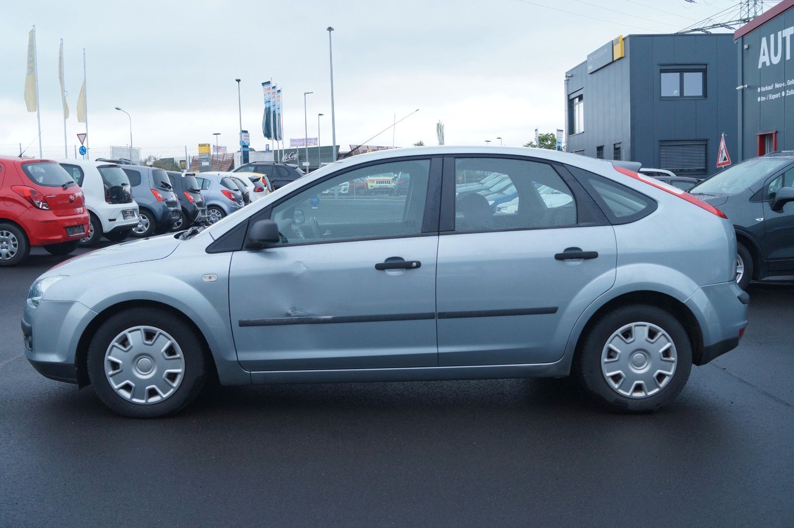 Fahrzeugabbildung Ford Focus Lim. Trend