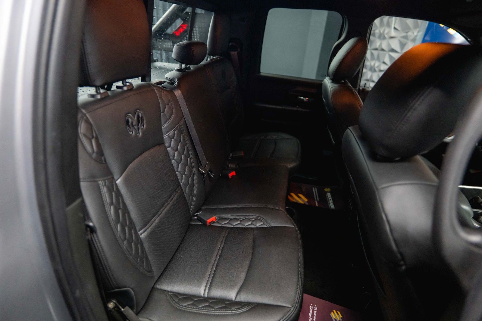 Fahrzeugabbildung Dodge RAM 5.7 V8 HEMI 4x4 OFFROAD Night LONGBED *19%*