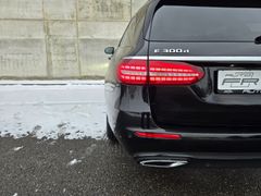 MERCEDES-BENZ E300 d 4Matic T-Modell Avantgarde Night MBUX AHK