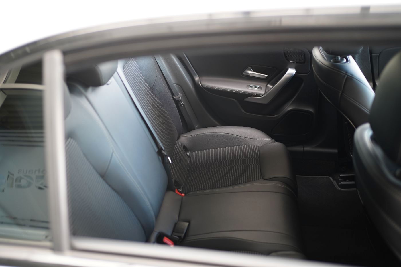 Fahrzeugabbildung Mercedes-Benz A 180 Automat Spurhalte-&Parkassist+Navi+AHK+LED