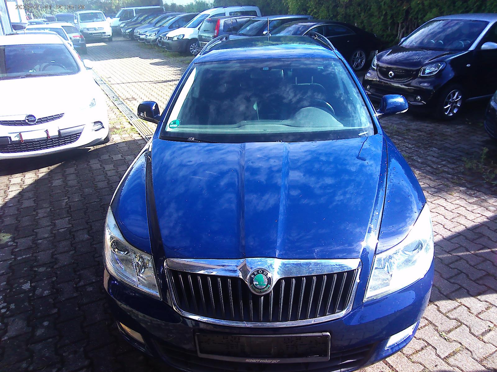 Skoda Octavia 2013 — rear view