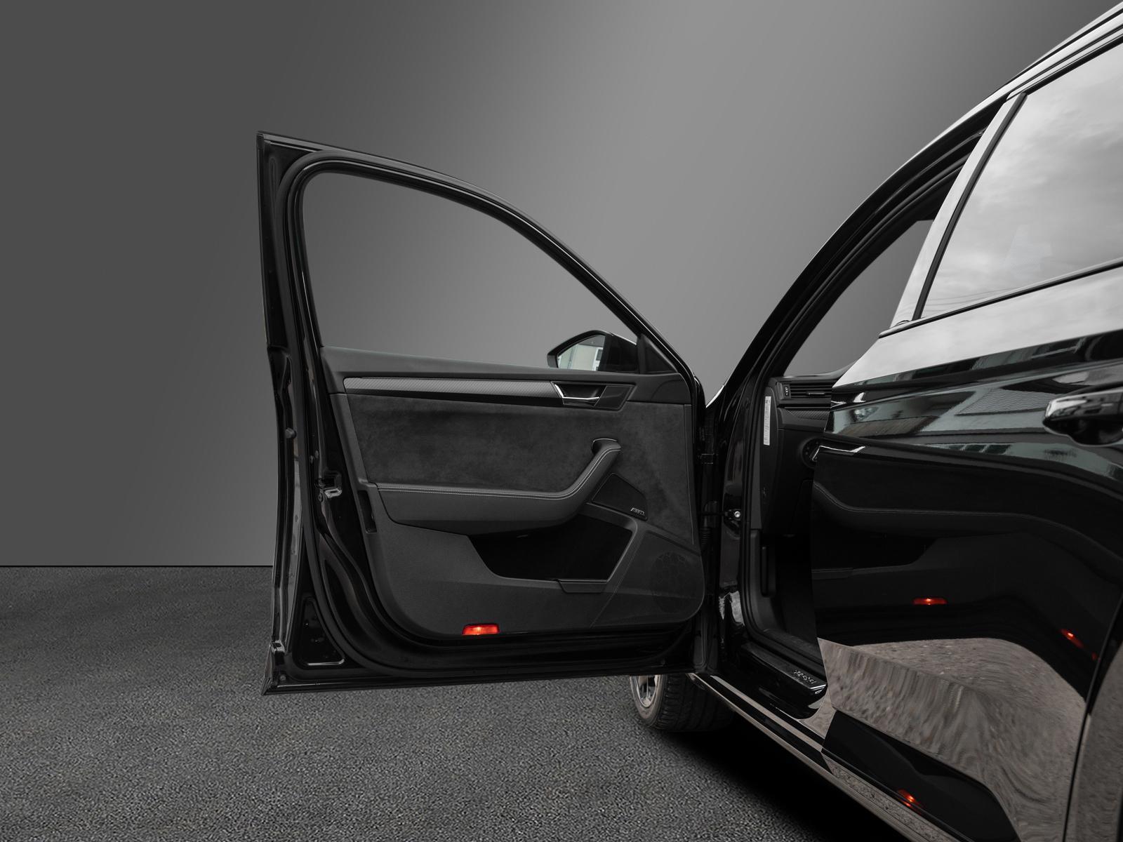 Skoda Superb Sportline PANO Canton AHK 19" Supernova