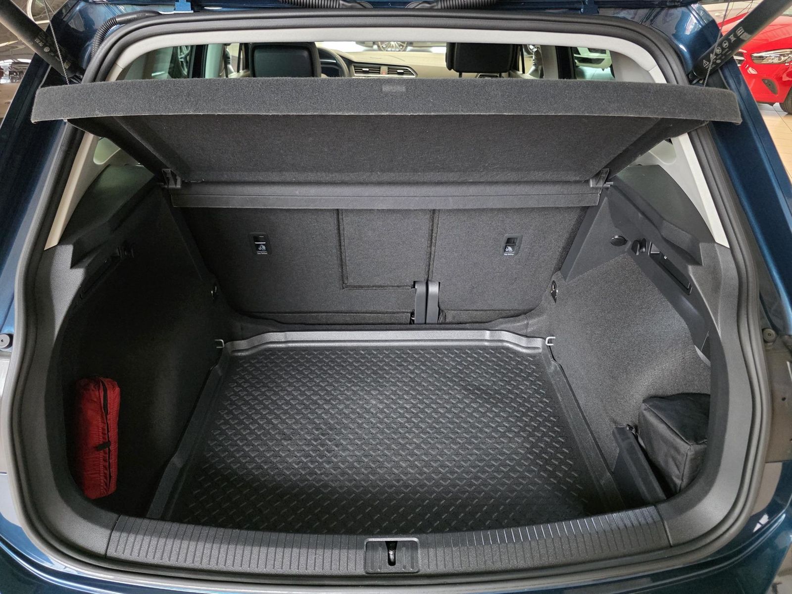 Fahrzeugabbildung Volkswagen Tiguan 1.5 DSG /Virtual/LED/Navi/Spur/FsHz/Ahk