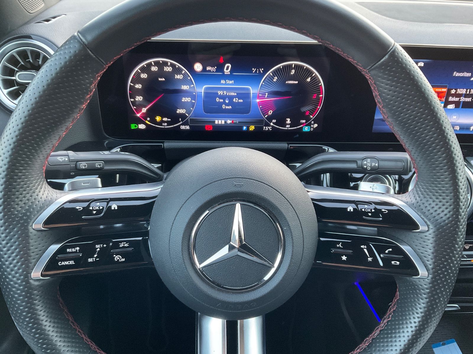 Fahrzeugabbildung Mercedes-Benz GLA 200 d DCT,AMG,AHK,Kamera,Multibeam,Distronic