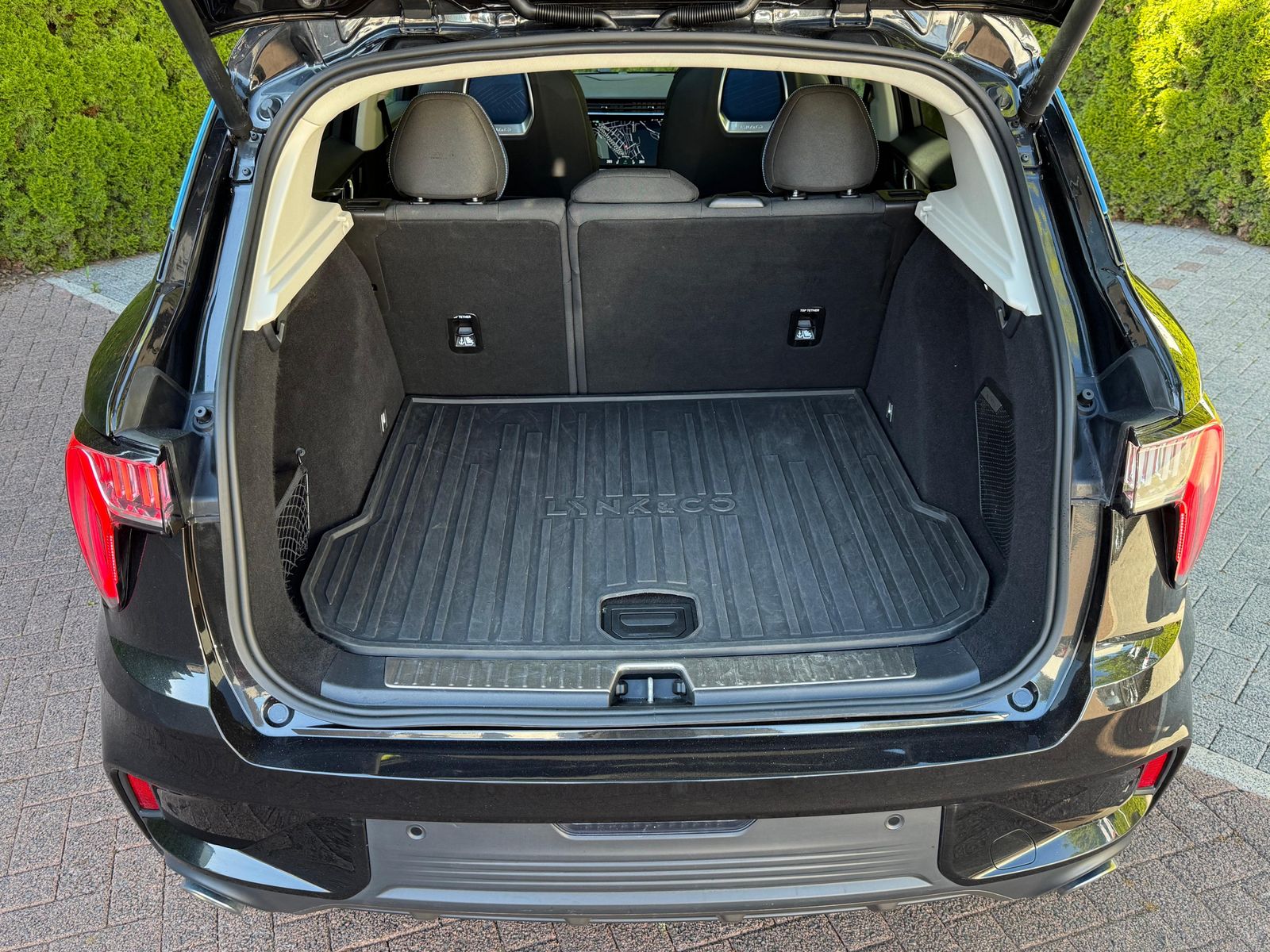 Fahrzeugabbildung Lynk&Co 01 1.5 T Aut PHEV PANO+LED+NAVI+ACC+MEMO+SHZ+360