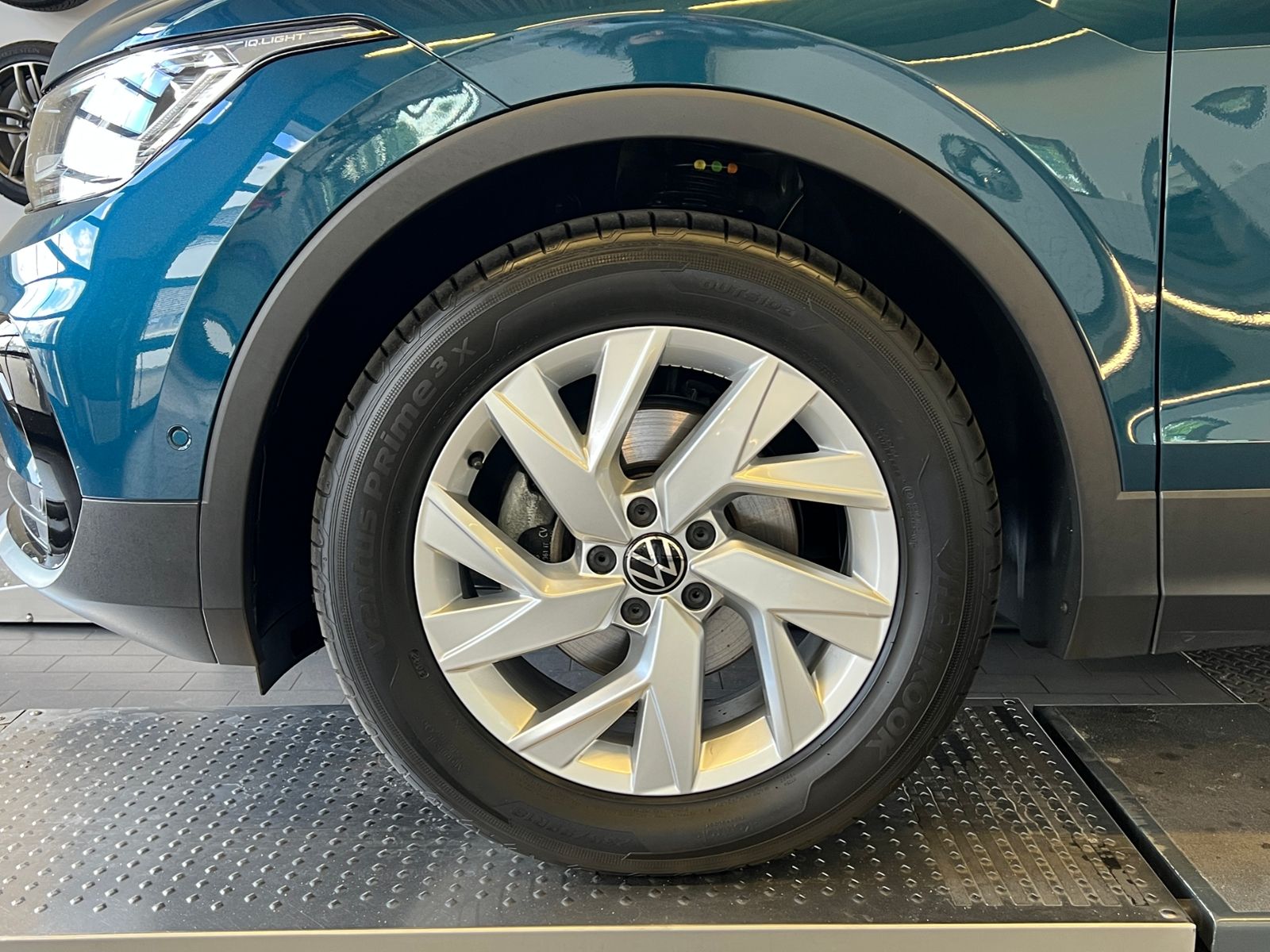 Fahrzeugabbildung Volkswagen Tiguan Elegance 2.0 TDI DSG *AHK, Matrix-LED, Na