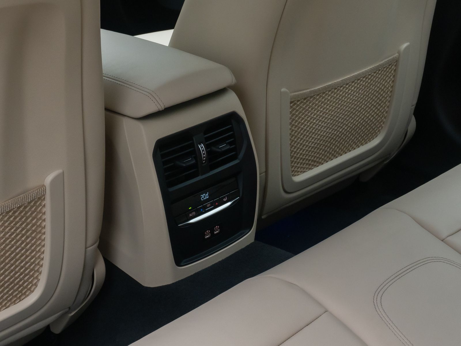 Fahrzeugabbildung BMW 320d Luxury Line 360&deg;Alarm ACC AHK HUD DAB Leder