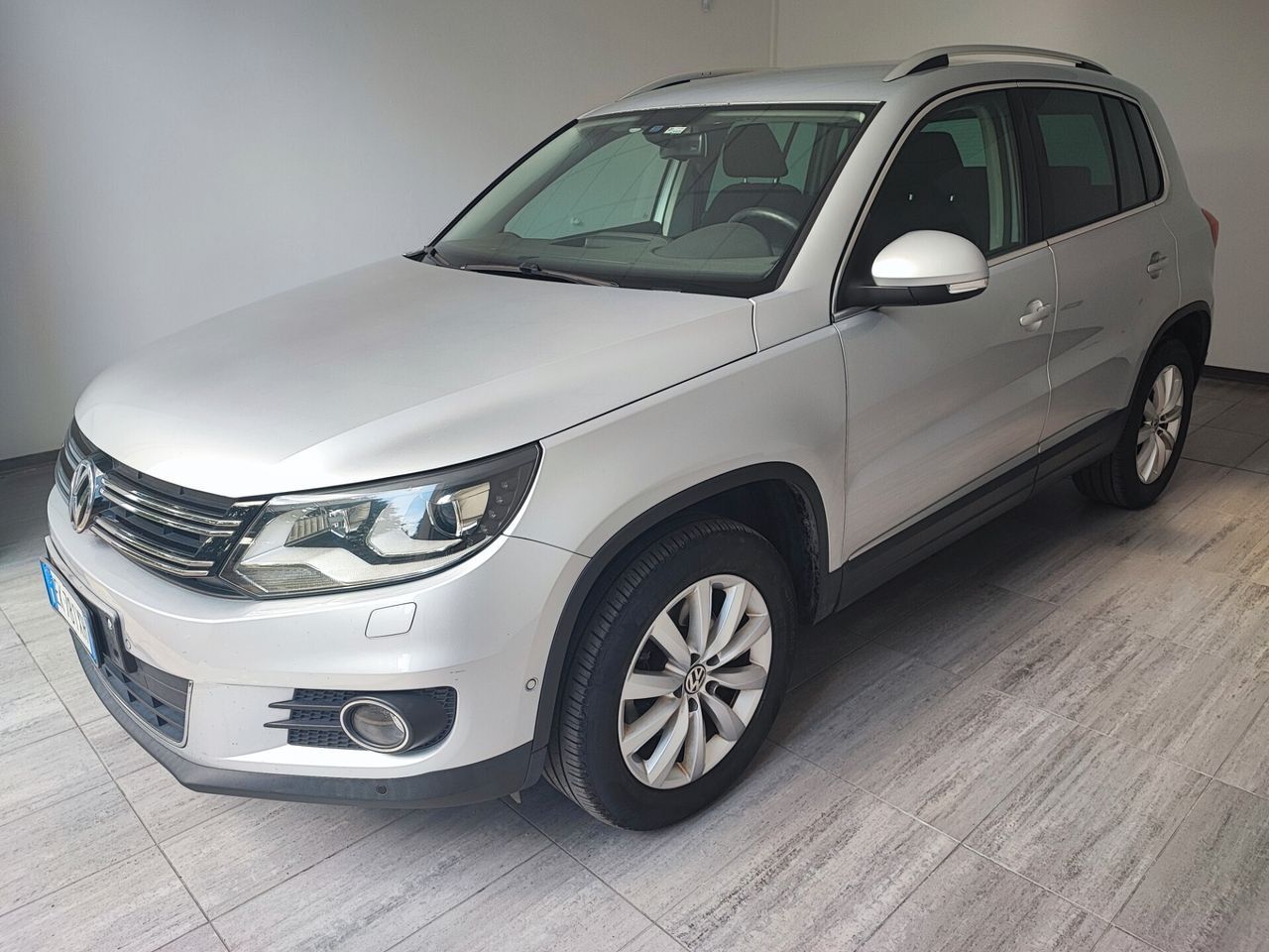 Volkswagen Tiguan - 1