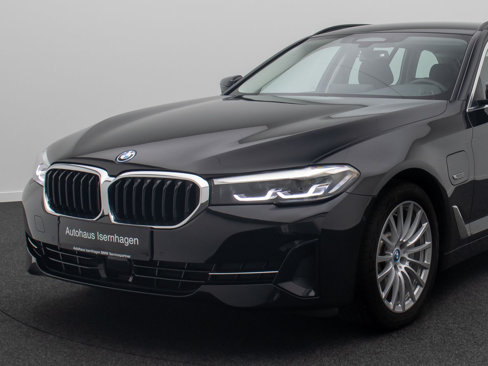 Fahrzeugabbildung BMW 530e AHK Alarm Kamera DAB 4xKlima M Sport 18Zoll