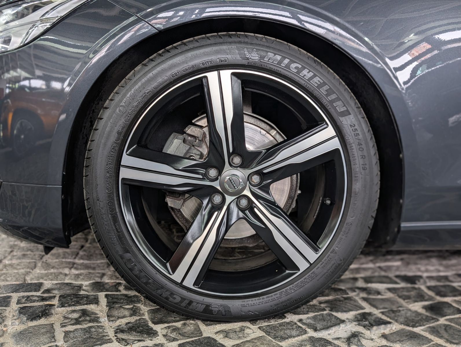 Fahrzeugabbildung Volvo V90 R Design VIRT MEMO KAM SHZ LEDER LED APP 19"