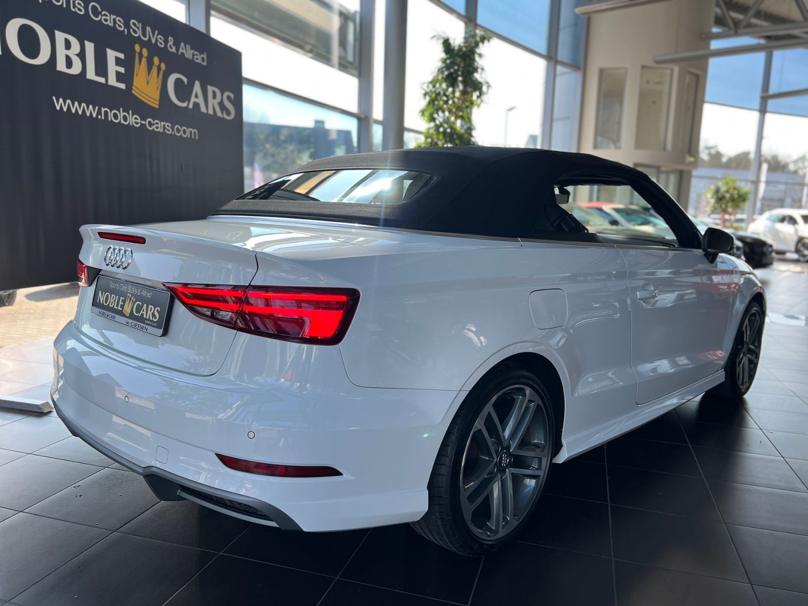 Fahrzeugabbildung Audi A3 Cabriolet S line sport LED NAV SHZ PDC 18"