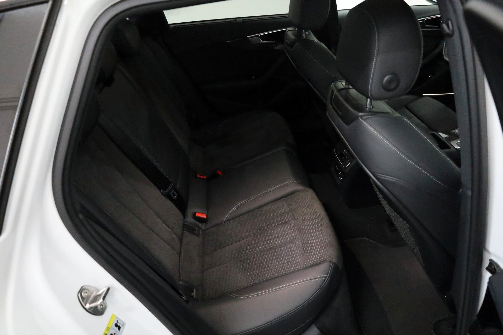 Fahrzeugabbildung Audi S4 Avant 3.0 TDI quattro TLeder,Navi,LED,PanDach