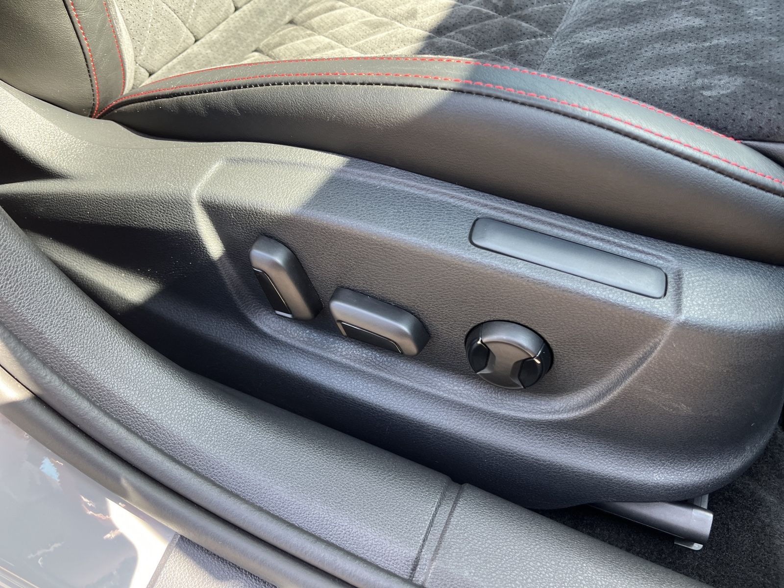 Fahrzeugabbildung SKODA Octavia 2.0 TSI*RS*DSG*SHZ*ACC*ViCo*Standheizung