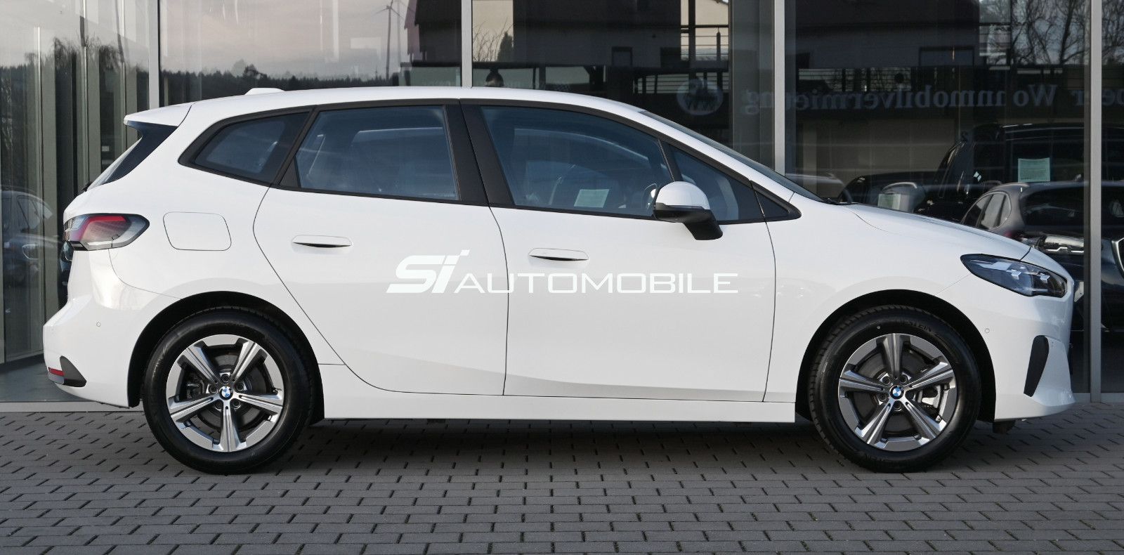 Fahrzeugabbildung BMW 223i xDr. Active Tourer °AHK°HEAD-UP°MEMORY°360°