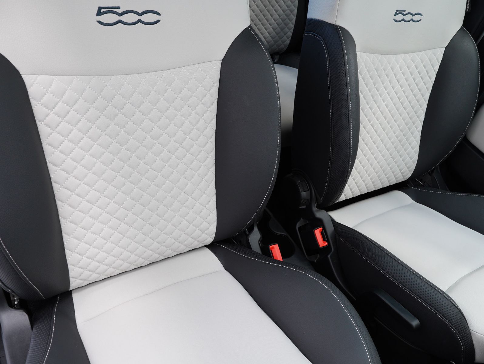 Fahrzeugabbildung Fiat 500 1.0 Mild Hybrid Dolcevita PANORAMA