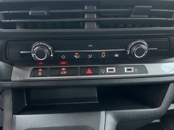 Fotografie 12 des Opel Vivaro 1.5 L2 AHK LED Boden Beifahrerdoppelbank