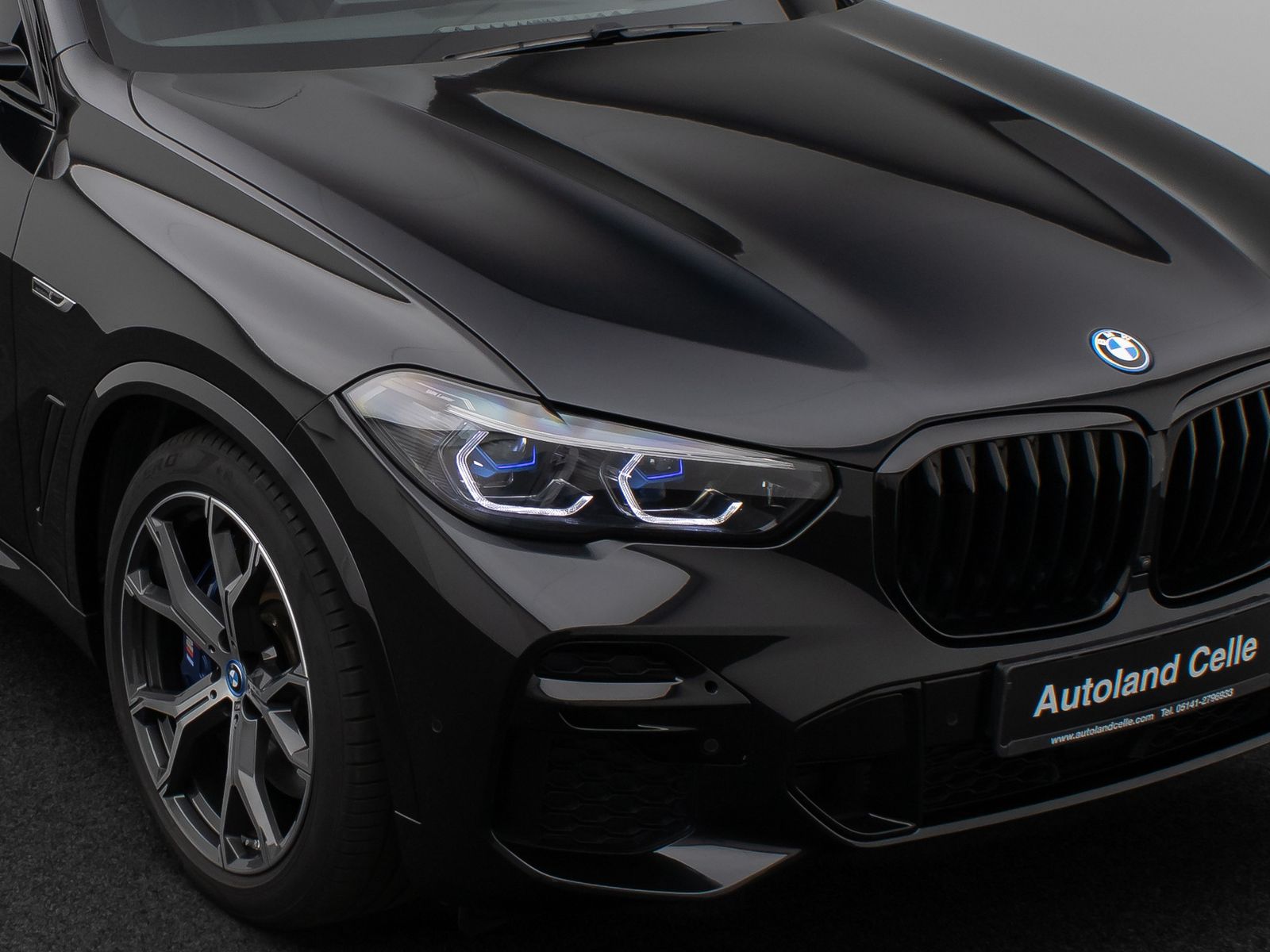 Fahrzeugabbildung BMW X5 xD45e M Sport Panorama Laser 360°HUD DAB B&W