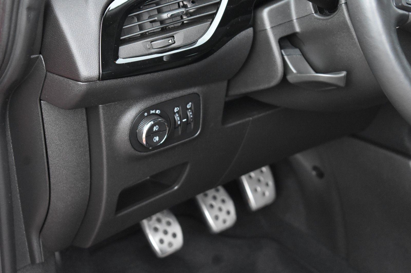 Fahrzeugabbildung Opel Corsa E Color Edition Lenkradhz Sitzhz TÜV Neu