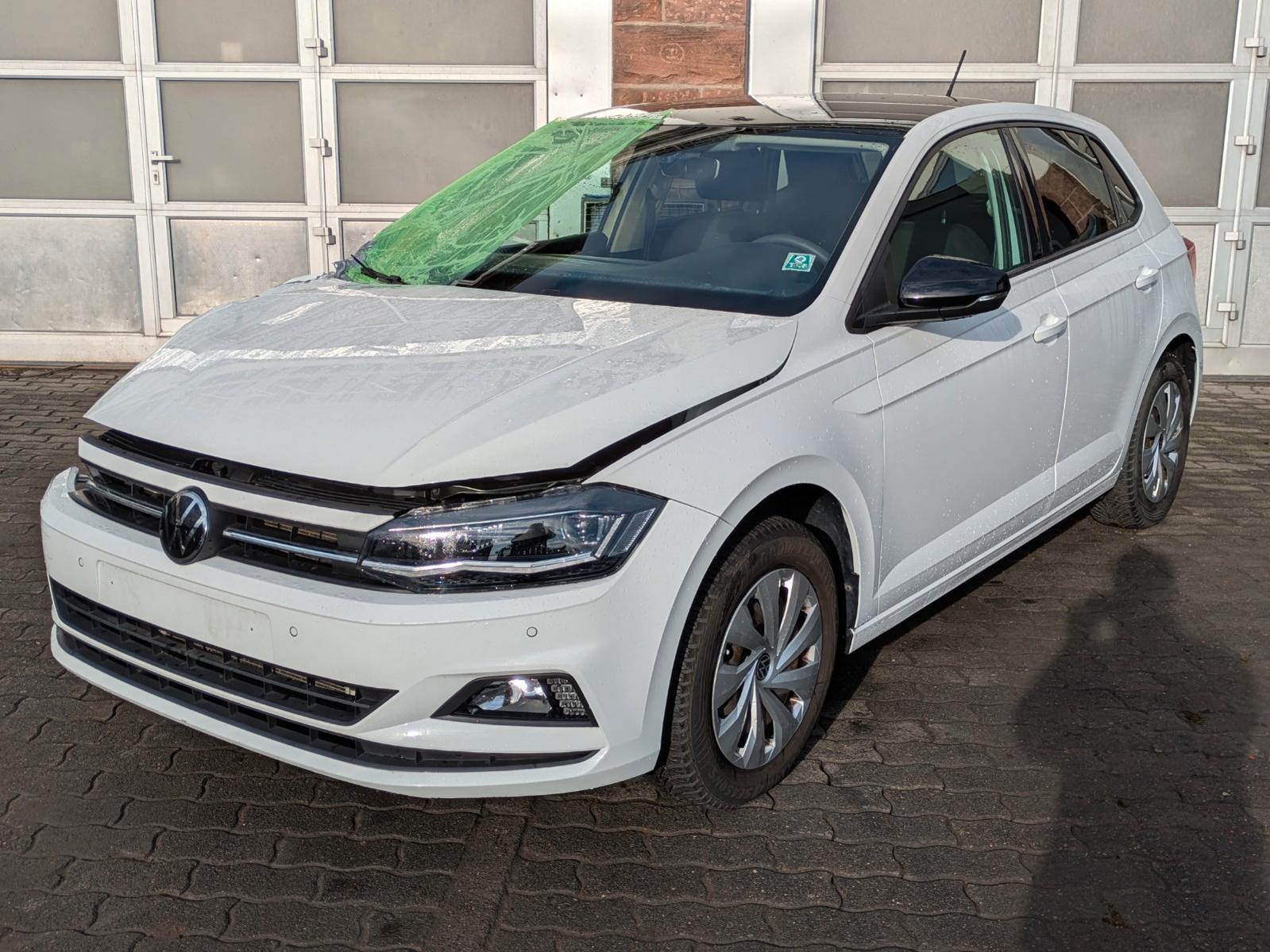 Volkswagen Polo VI Comfortline / LED / NAVI