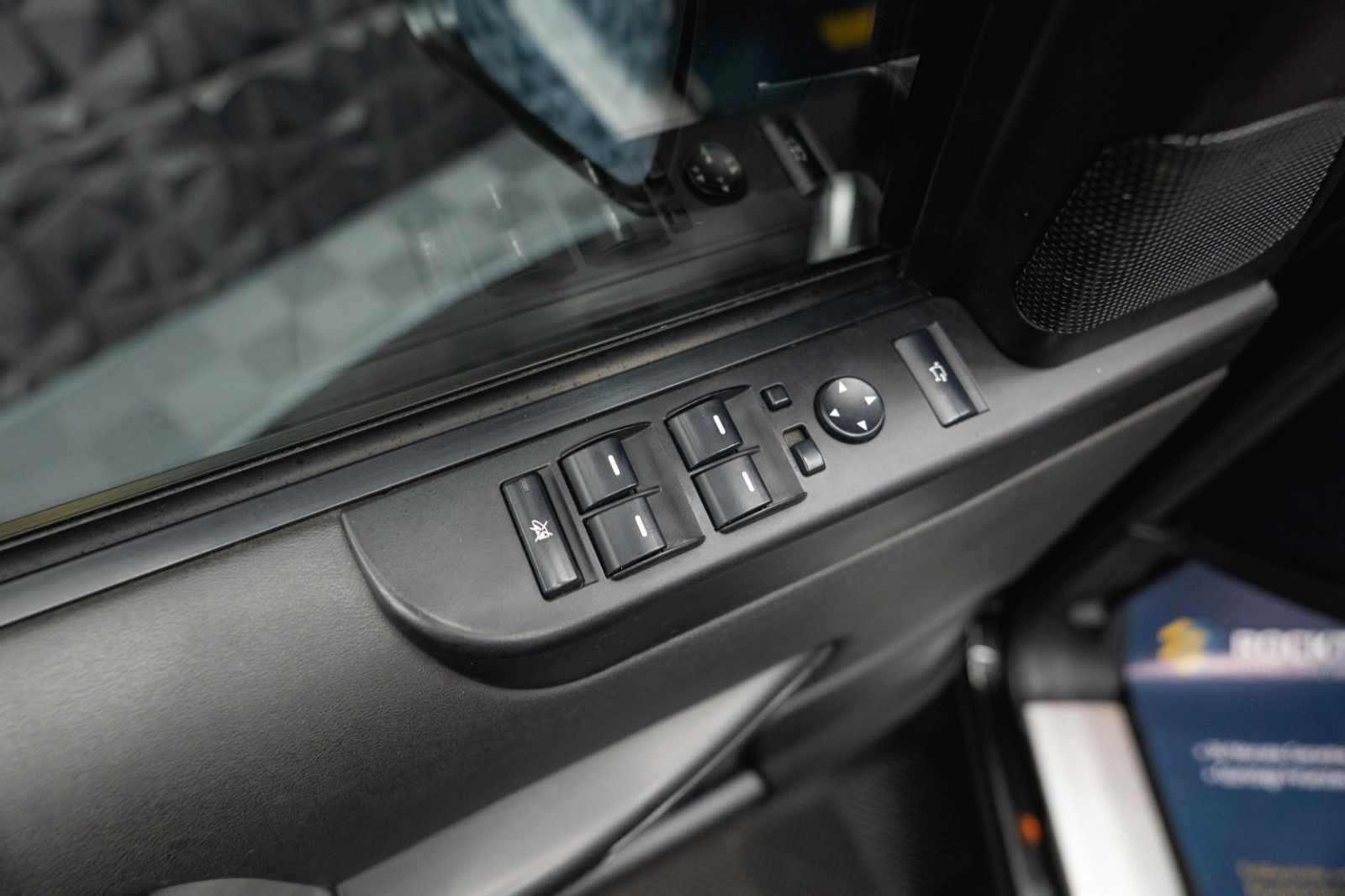 Fahrzeugabbildung Land Rover Range Rover V8 4.4 TD Vogue | Turbo + TÜV NEU