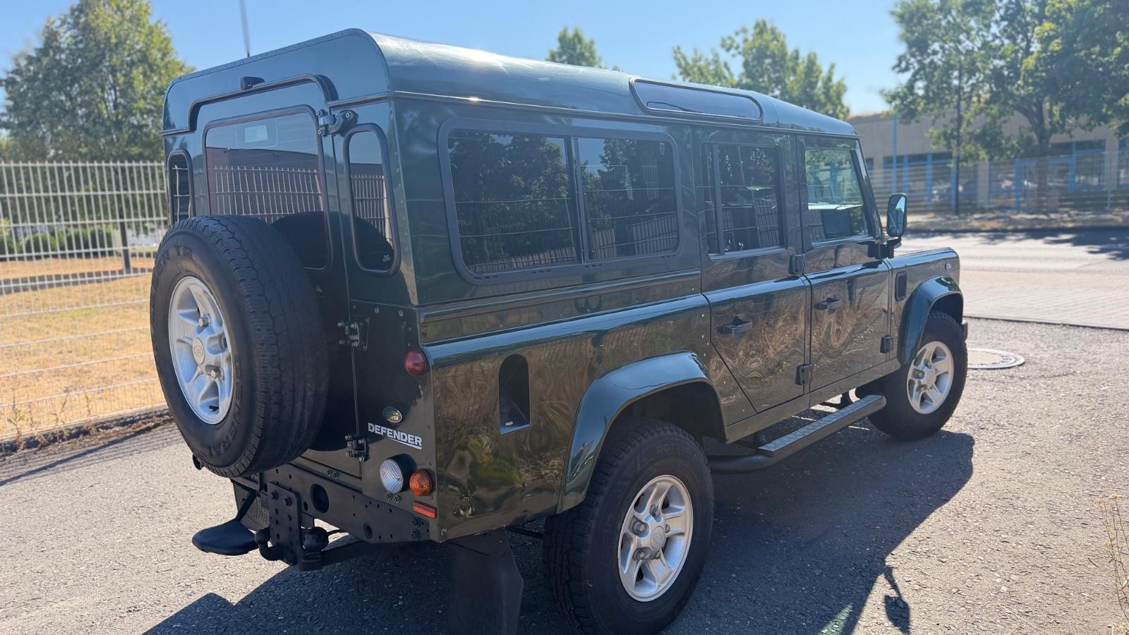 Land Rover Defender 110 Station Wagon 2.4 TD4 | 122 ch | BVM | Sièges sport chauffants | Attelage | Pare-brise chauffant | Jantes alliage