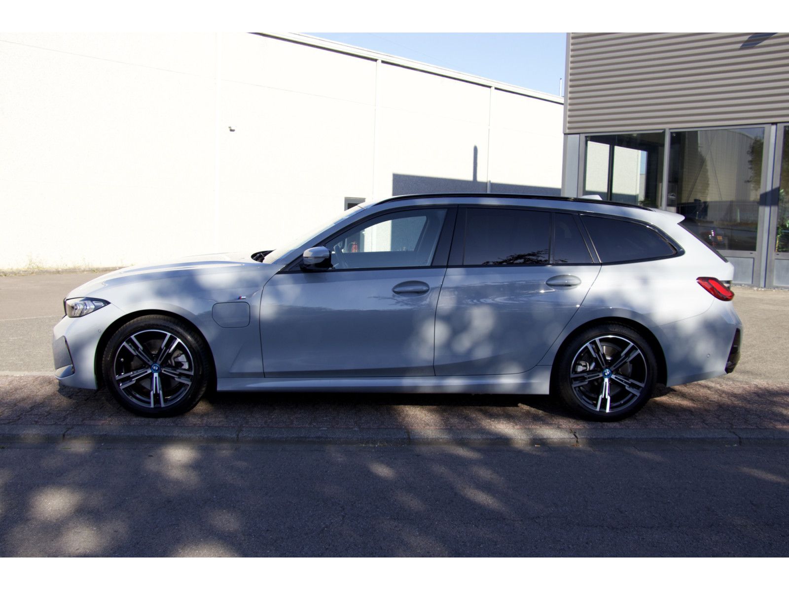 BMW 320 e Touring Aut. M Sportpaket ACC  imagem 3