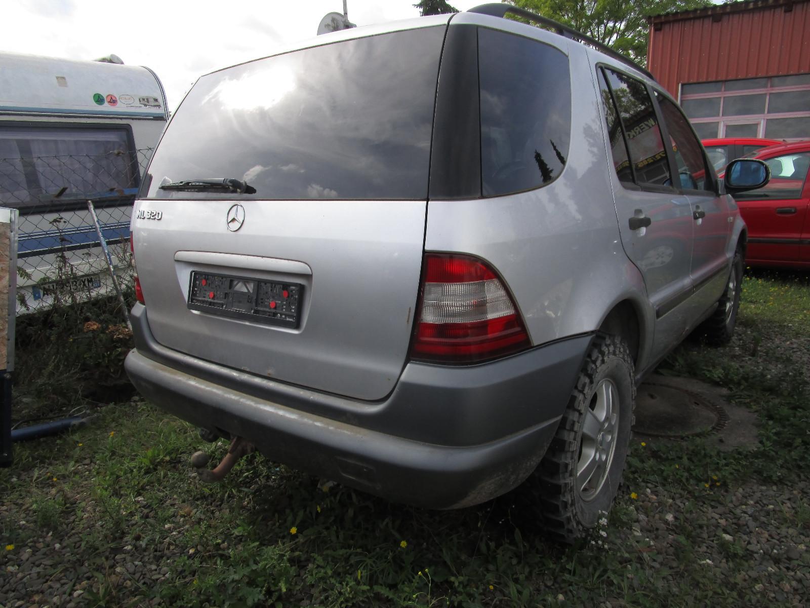 Mercedes-Benz ML 230