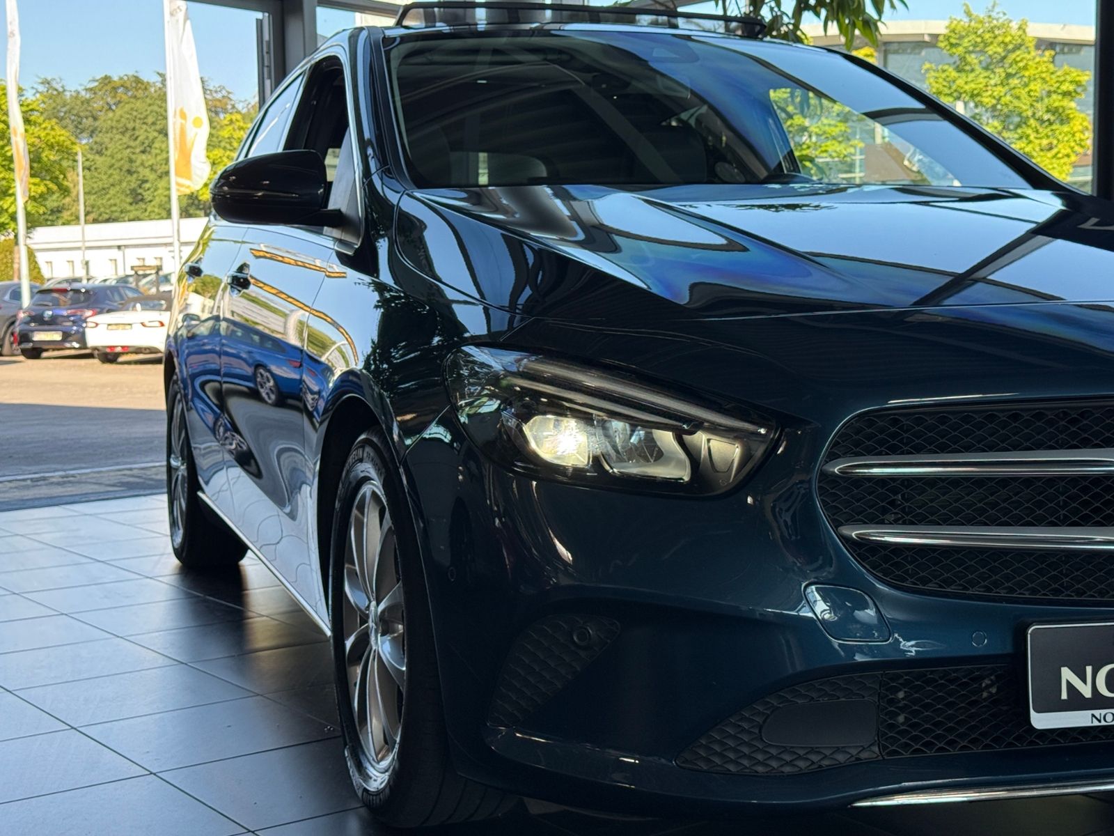 Fahrzeugabbildung Mercedes-Benz B 220 4Matic PANO LED NAV RFK SHZ ALU