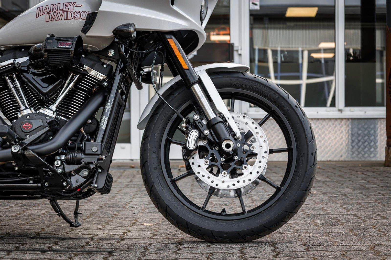 Fahrzeugabbildung Harley-Davidson FXLRST LOW RIDER ST 117 MY26
