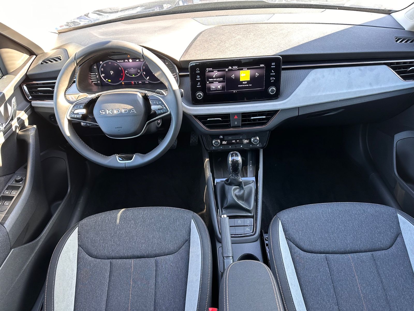Fahrzeugabbildung SKODA Kamiq Selection 1.0 TSI DSG ACC/LED/PDC/eHeck