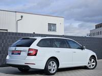 Skoda Octavia Combi 1.0 TSI DSG Business NAVI KAM SHZ