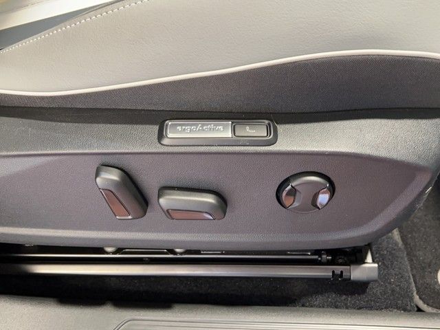 Fahrzeugabbildung Volkswagen ID.3 Pro Performance Matrix Navi Pano HUD ACC RF