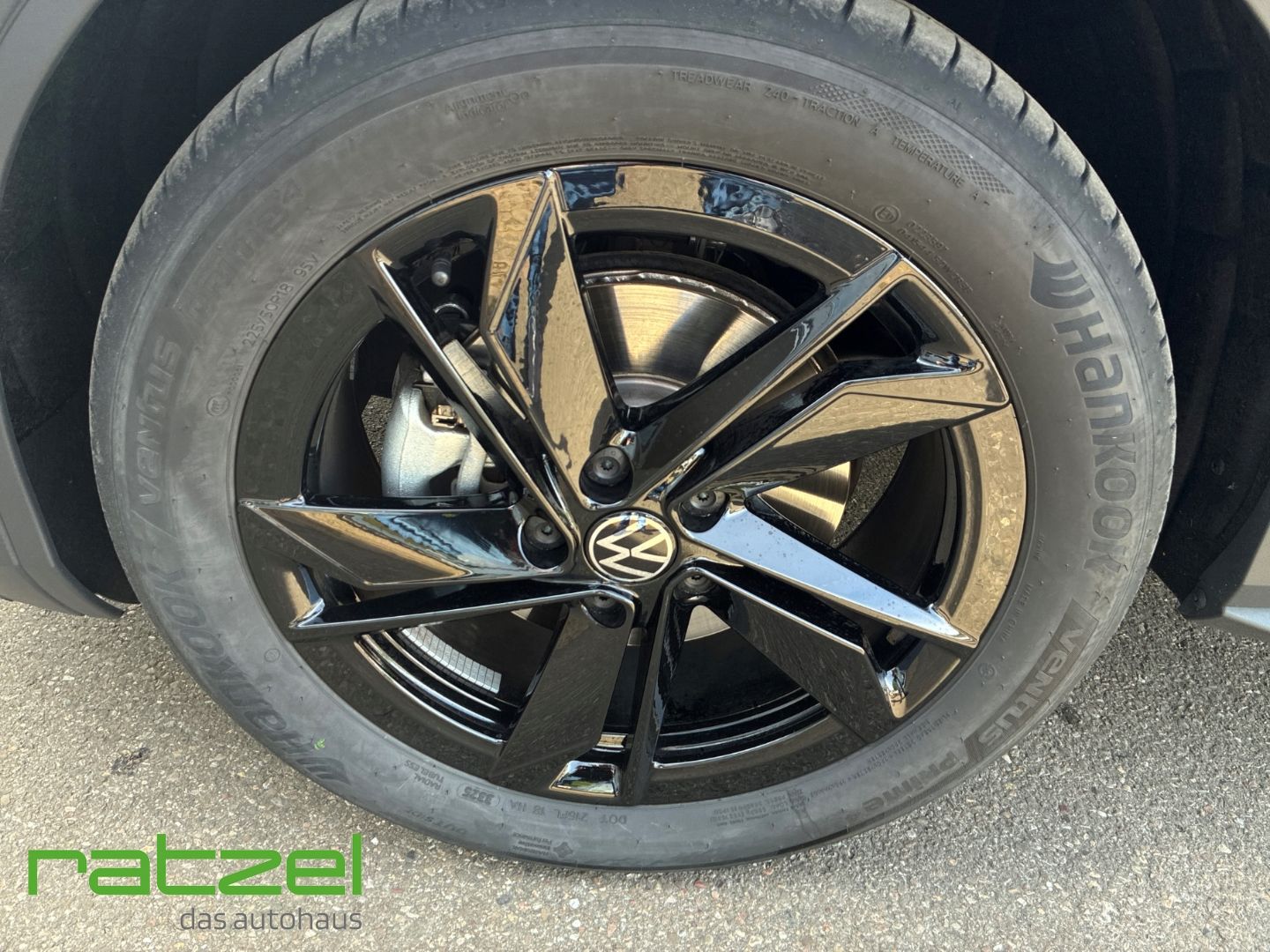 Fahrzeugabbildung Volkswagen T-Roc Style 1.5l eTSI DSG AHK+NAVI+IQ-Light