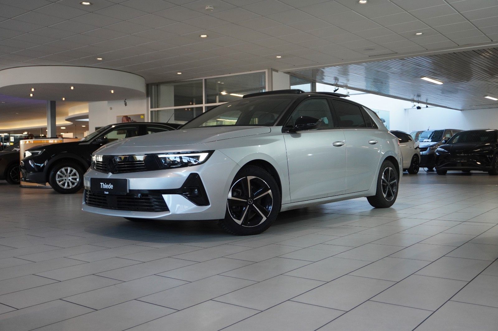 Fahrzeugabbildung Opel Astra L Lim. 1.2T GS SPORT NAVI/LED/360°/SH/HUD