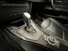 BMW 318 i Navi Leder PDC SHZ Panorama