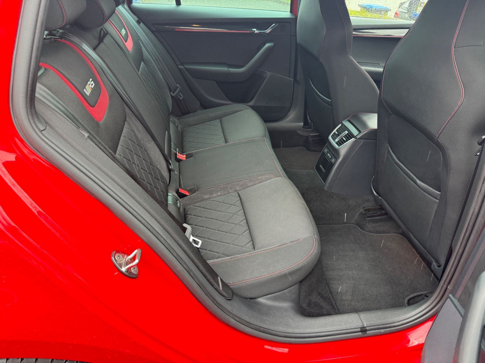 Fahrzeugabbildung SKODA Octavia Combi RS 4x4 LED+Navi+ACC+Standheizung
