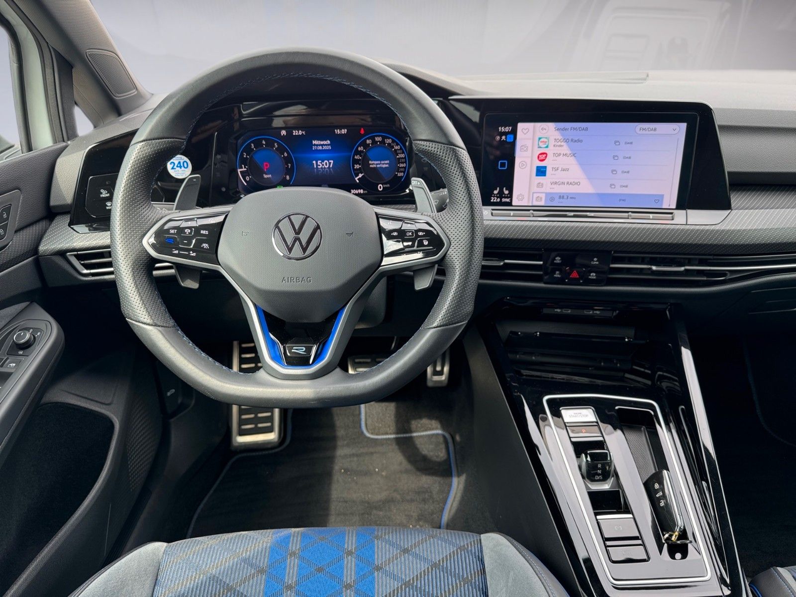 Fahrzeugabbildung Volkswagen Golf VIII Variant R 4Motion 2.0 TSI