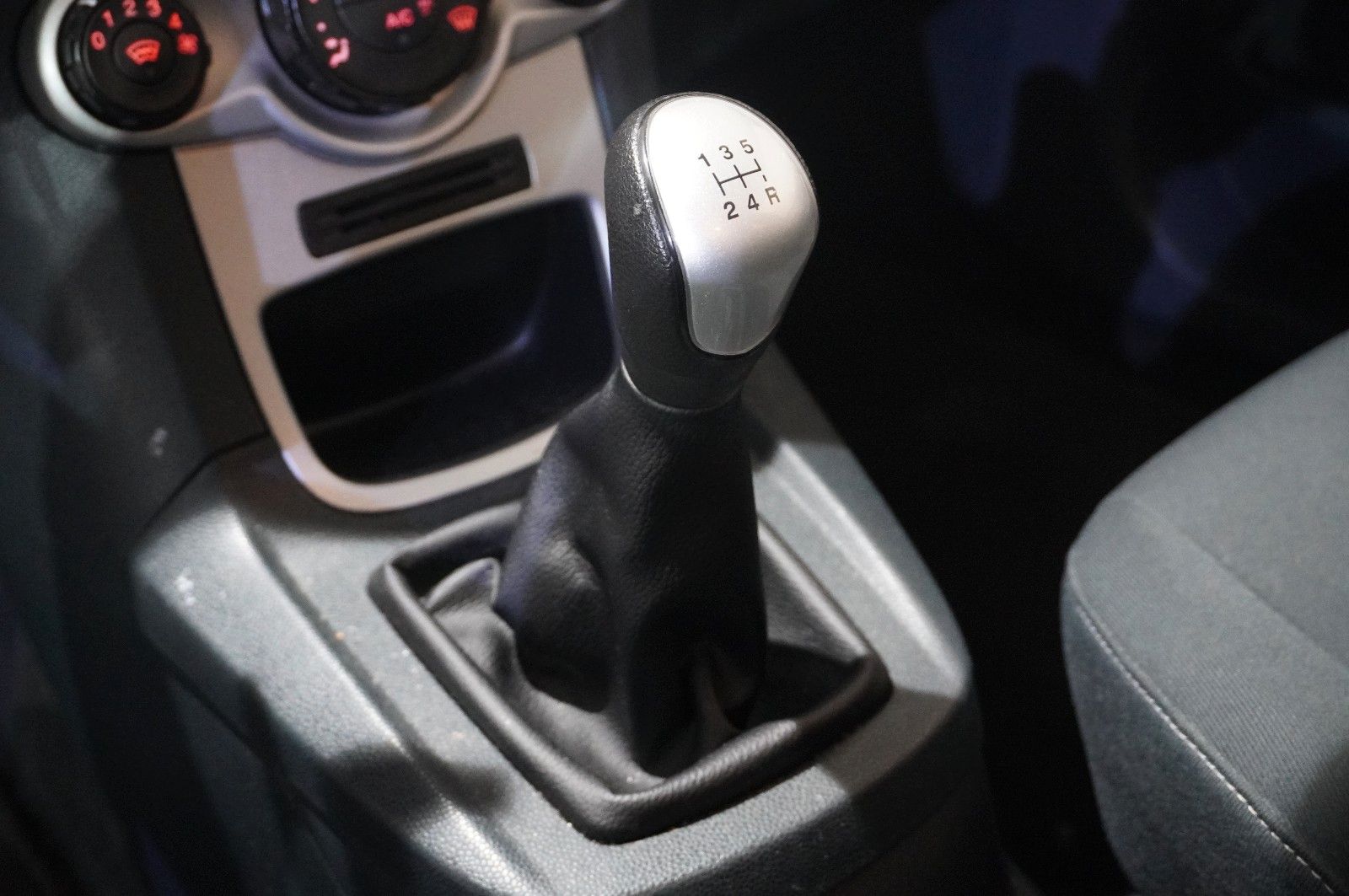 Fahrzeugabbildung Ford Fiesta 1.3 CHAMPIONS EDIT. 3-TÜR KLIMA/SHZ/USB