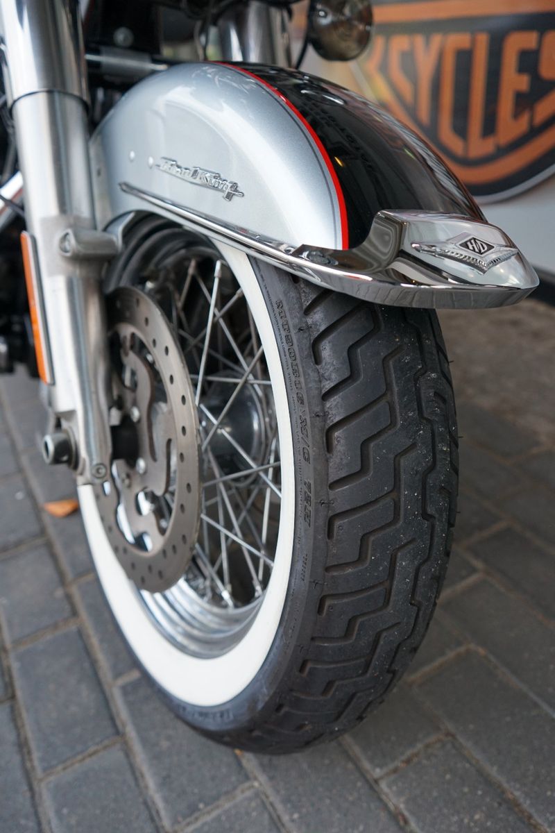 Fahrzeugabbildung Harley-Davidson Road King Classic mit Jekill & Hyde, Ape Lenker
