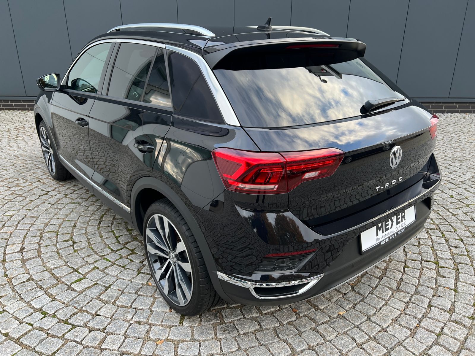 Fahrzeugabbildung Volkswagen T-Roc Sport 2.0 TSI DSG 4MOTION *Standhzg.,Activ