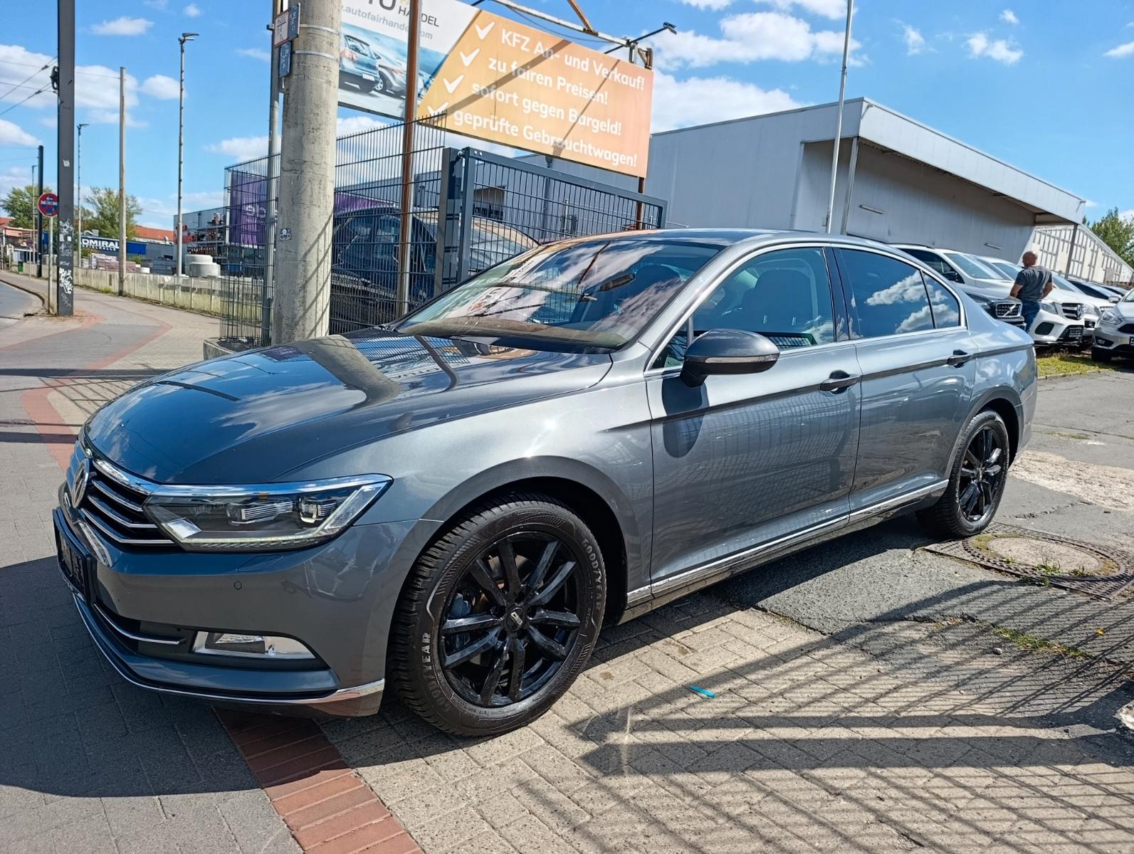 Volkswagen Passat Lim. Highline*RFK*AHK*DCC*MASSAGE*LED*