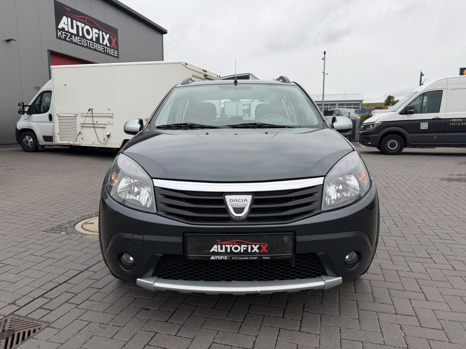 Dacia Sandero 2010 — rear view