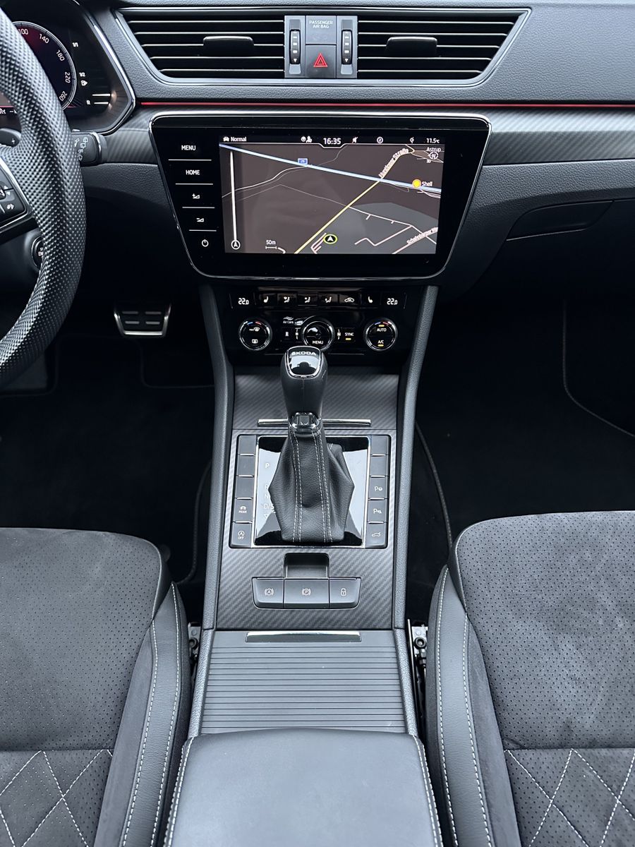 Fahrzeugabbildung SKODA Superb Combi Sportline NAV+LED+AHK+KAMERA+ACC+VC