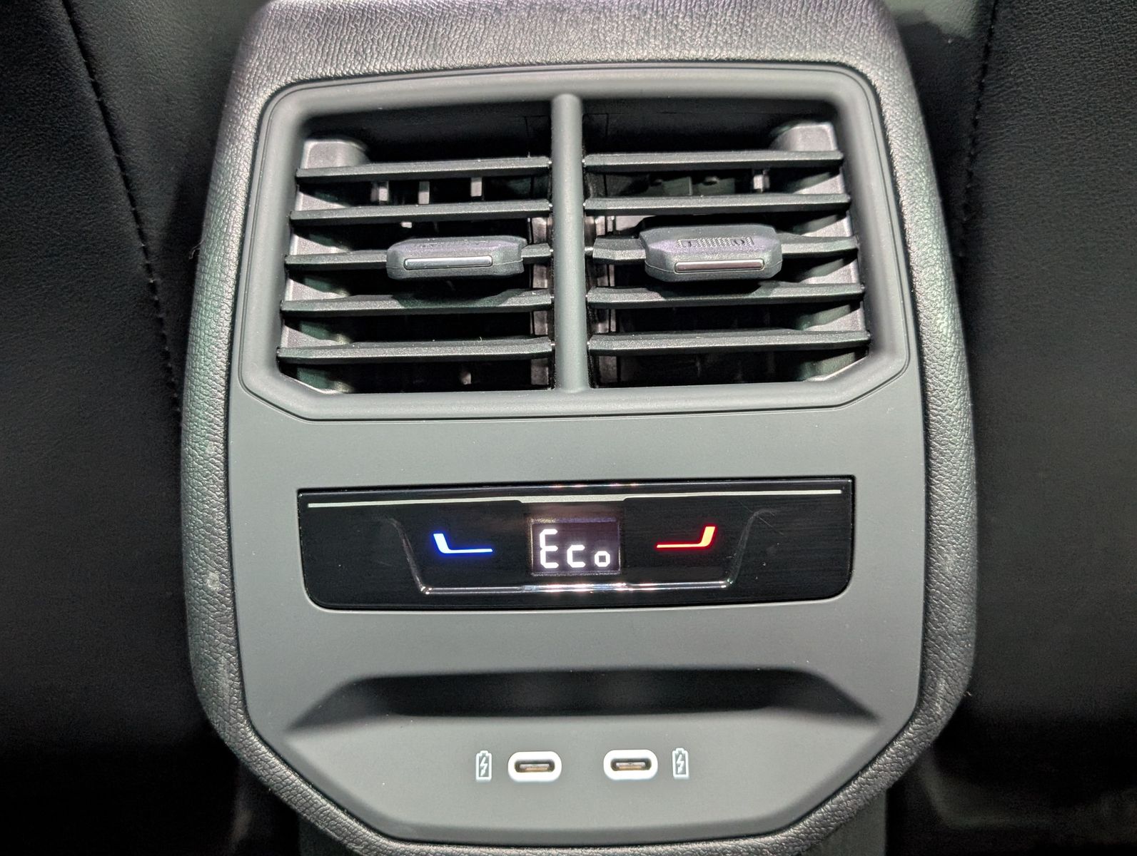 Fahrzeugabbildung CUPRA Leon 1.5 e-Hybrid PLUG-IN LED INTELIG-DRIVE EDGE