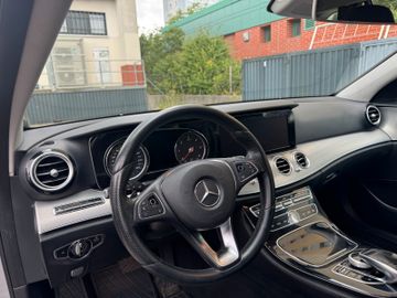 Mercedes E 220 - 8