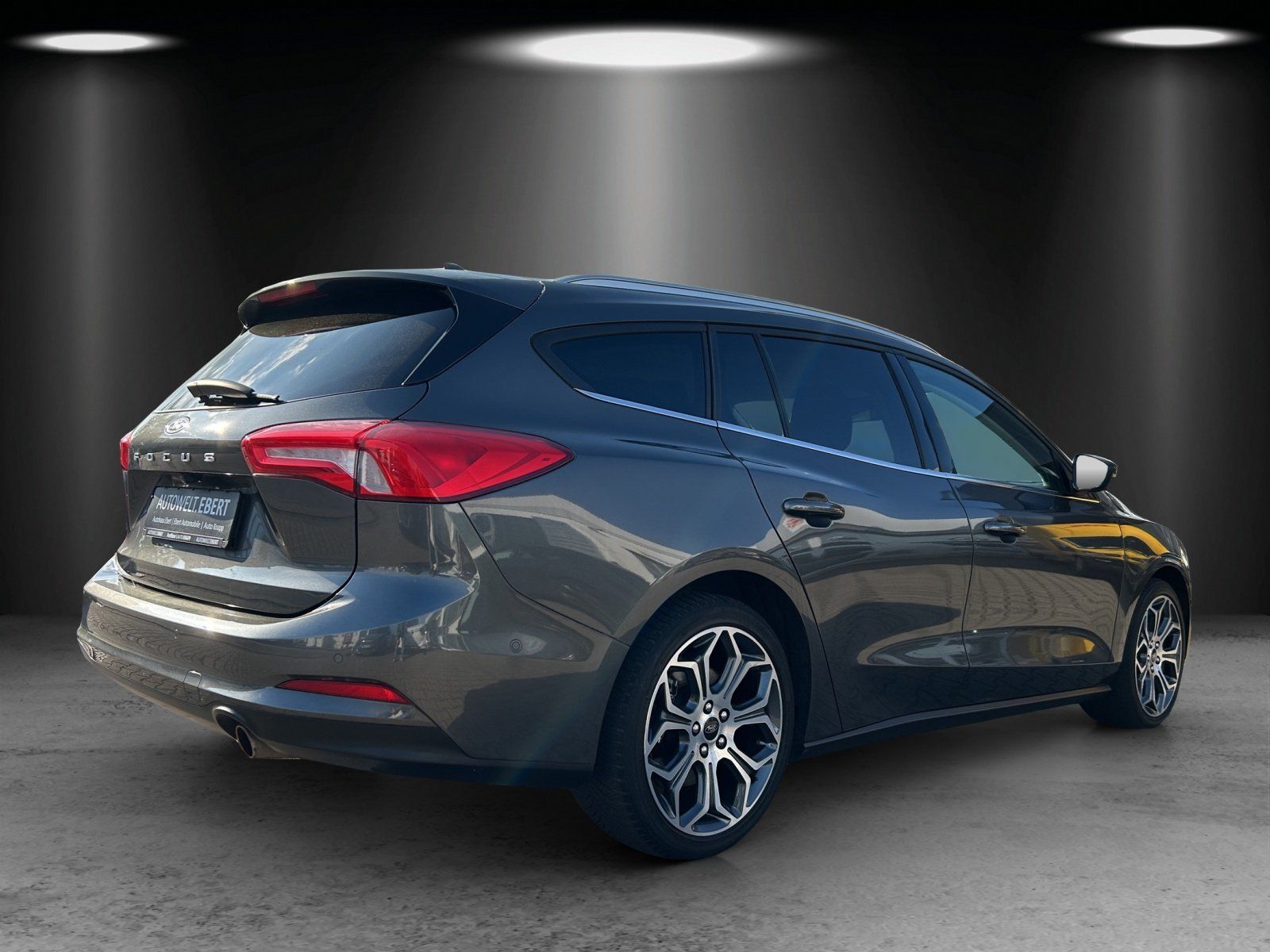 Fahrzeugabbildung Ford Focus 1.0 EcoBoost Titanium Kamera/Navi/LED