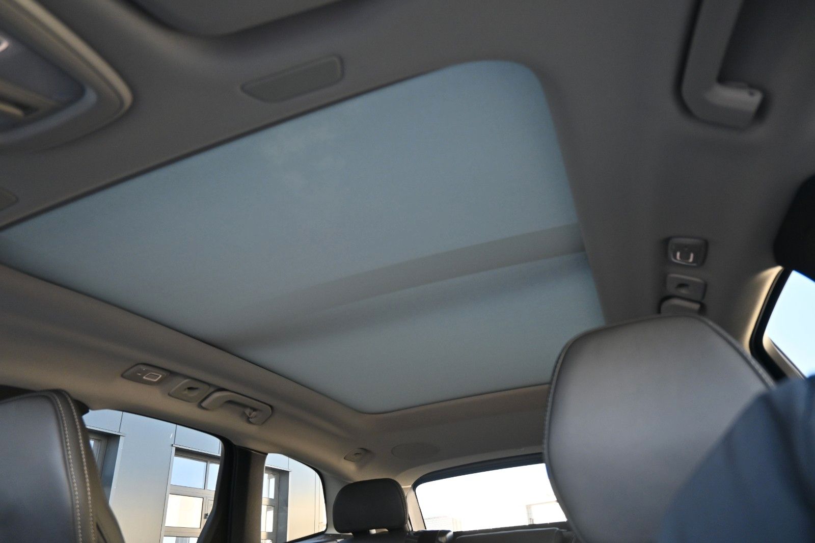 Fahrzeugabbildung Volvo XC60 B5 B AWD Ultra Dark*PANO*360°*LUFT*ACC*AHK