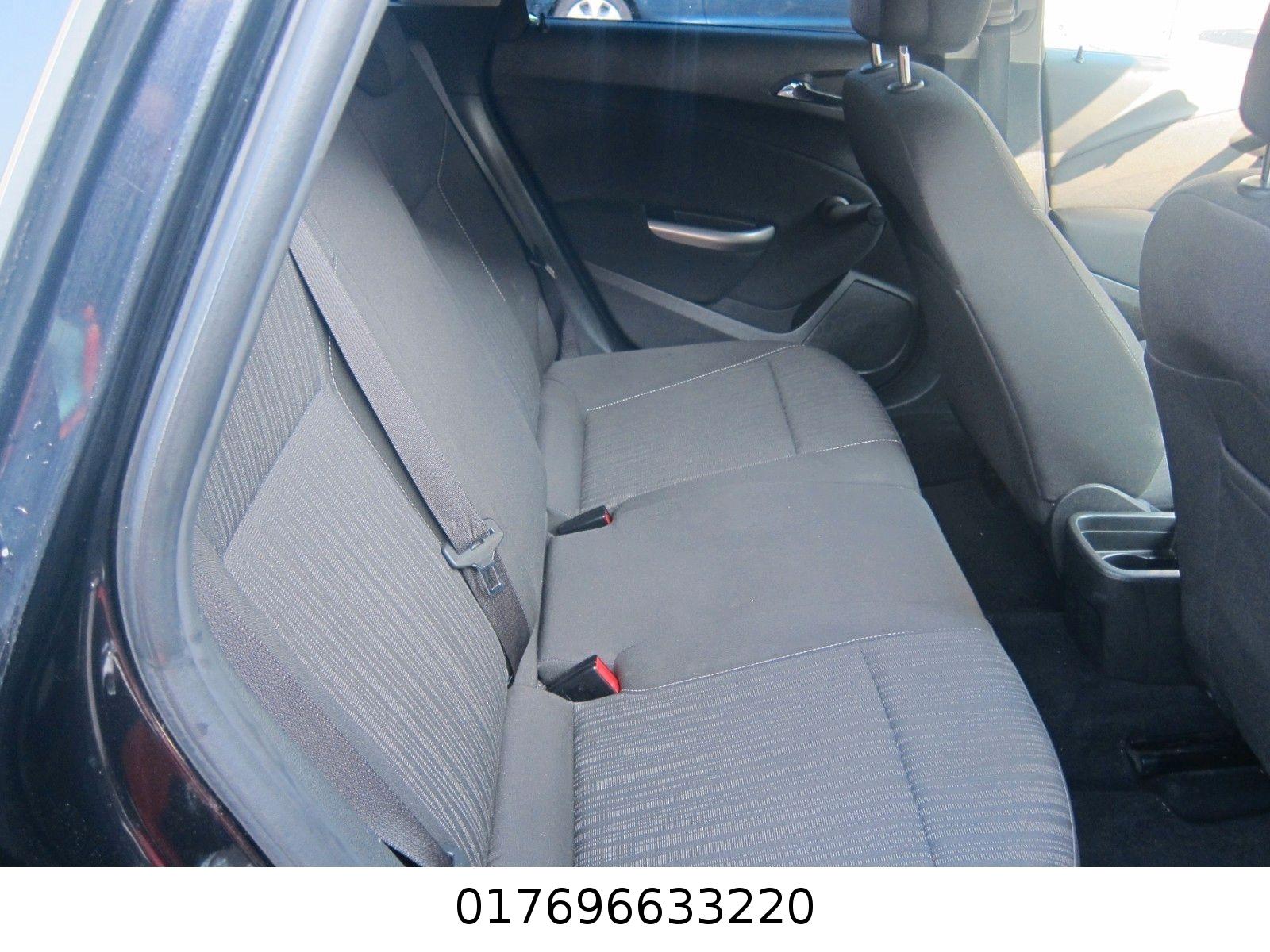 Opel Astra 2011 — photo 11