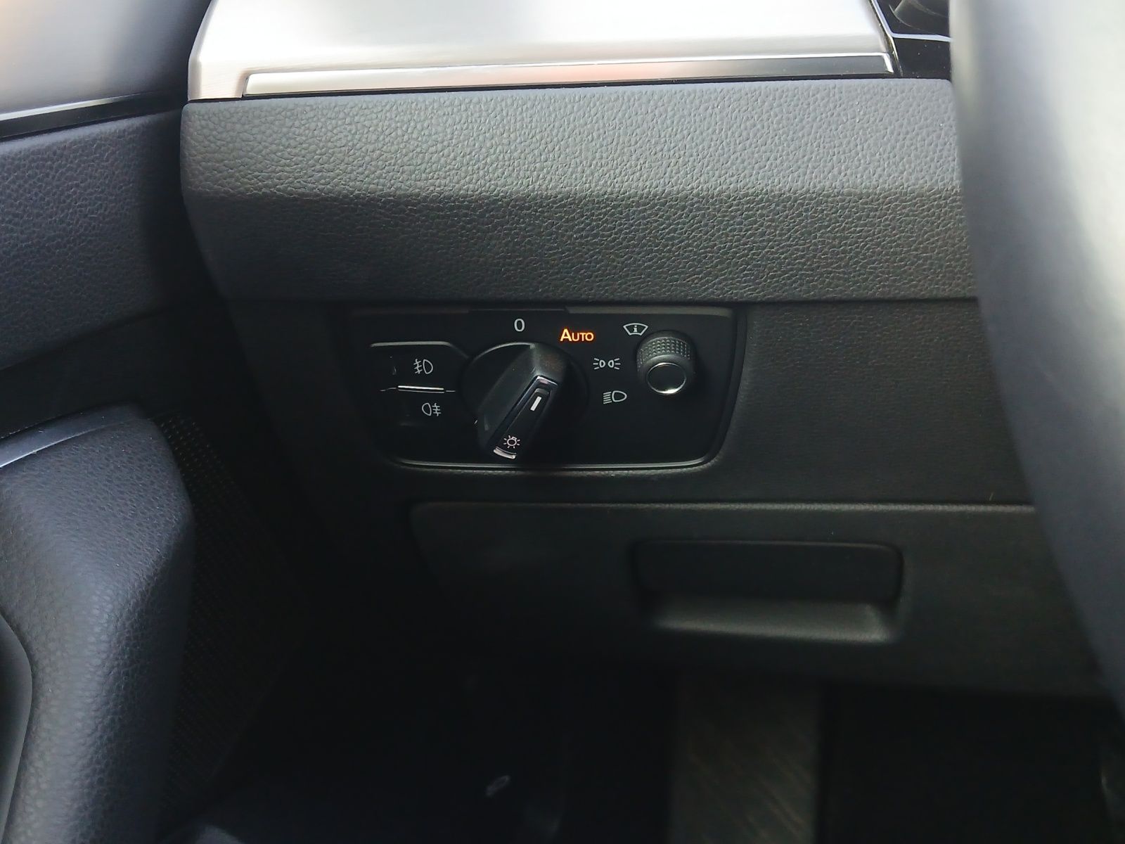 Fahrzeugabbildung Volkswagen Passat Variant TDI R-Line DSG Matrix AHK Navi Le