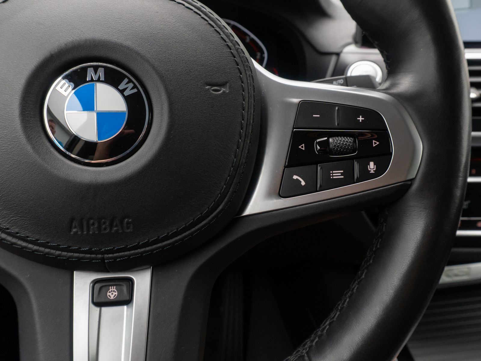 Fahrzeugabbildung BMW X3 xD30d Kamera HUD HiFi DisplKey Komfort 20Zoll